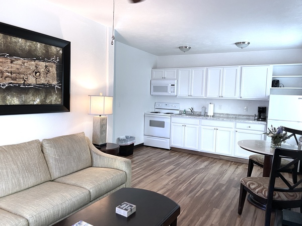 One Bedroom Courtyard Private Cottage Photo 2